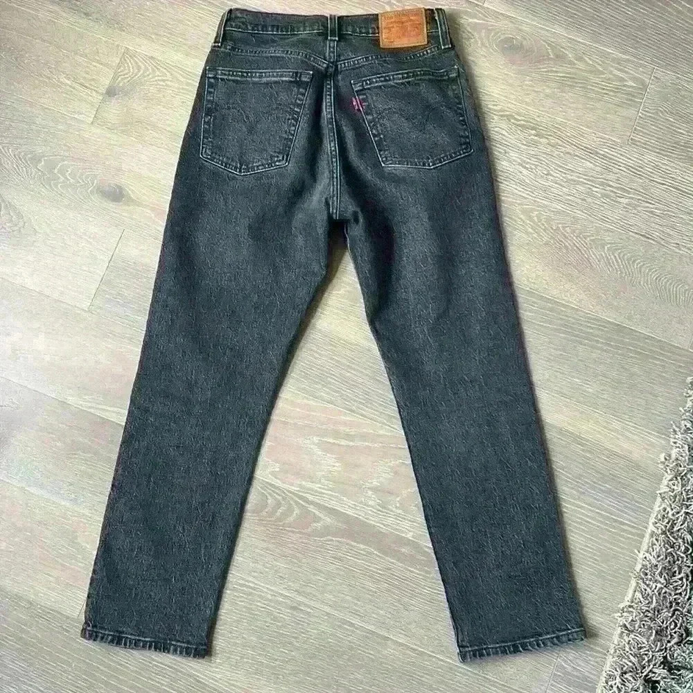 Levi’s 501 Original Cropped Women’s Jean - Picture 4 of 6